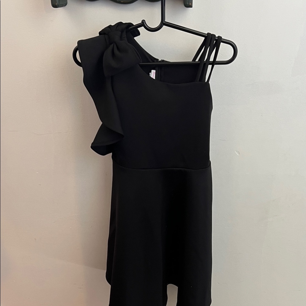 Elegant Black One-Shoulder Dress